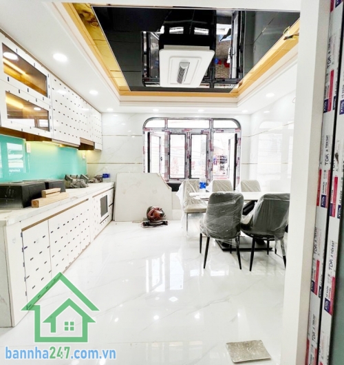 CHỈ 7,9 TỶ (CÒN TL) - NHÀ 5 TẦNG HXH THÔNG – GẦN AEON TÂN PHÚ – FULL NỘI THẤT CAO CẤP - 59m² (4 x 14.7m) - Nở hậu 4,03m – tài lộc  - 5 PN – 5 WC  Nhà mới đẹp – thiết kế hiện đại – vào ở ngay  Đường số 11, P. Bình Hưng Hòa – cách Aeon Tân Phú chỉ 2km (chưa