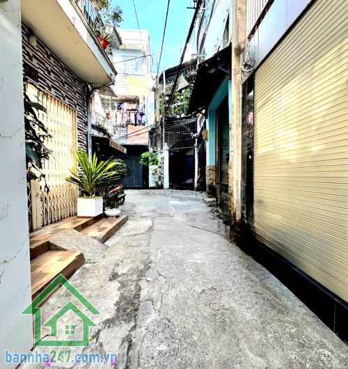 CHỈ 3,5 TỶ – NHÀ 3 TẦNG –DTSD: 54M² HẺM 3M – TRẦN VĂN QUANG – GIÁP QUẬN 10 - 2PN – 2WC * Kết cấu: 1 trệt 2 lầu - DTSD: 54m² * Công năng: 2PN – 2WC * Nhà mới, bố trí hợp lý – xách vali vào ở ngay