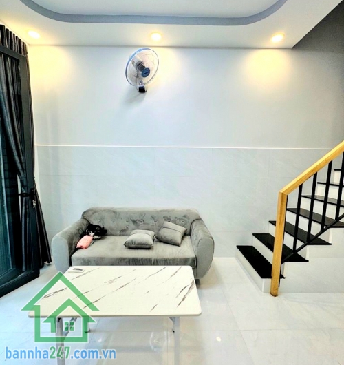 CHỈ 3,5 TỶ – NHÀ 3 TẦNG –DTSD: 54M² HẺM 3M – TRẦN VĂN QUANG – GIÁP QUẬN 10 - 2PN – 2WC * Kết cấu: 1 trệt 2 lầu - DTSD: 54m² * Công năng: 2PN – 2WC * Nhà mới, bố trí hợp lý – xách vali vào ở ngay