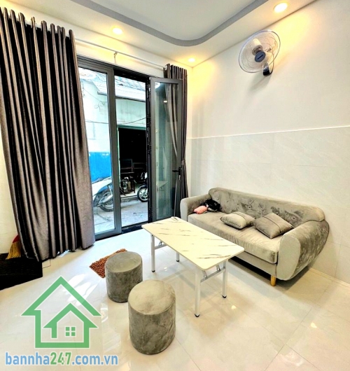 CHỈ 3,5 TỶ – NHÀ 3 TẦNG –DTSD: 54M² HẺM 3M – TRẦN VĂN QUANG – GIÁP QUẬN 10 - 2PN – 2WC * Kết cấu: 1 trệt 2 lầu - DTSD: 54m² * Công năng: 2PN – 2WC * Nhà mới, bố trí hợp lý – xách vali vào ở ngay