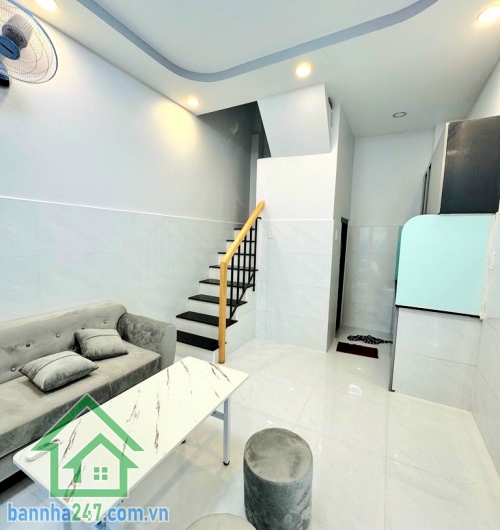 CHỈ 3,5 TỶ – NHÀ 3 TẦNG –DTSD: 54M² HẺM 3M – TRẦN VĂN QUANG – GIÁP QUẬN 10 - 2PN – 2WC * Kết cấu: 1 trệt 2 lầu - DTSD: 54m² * Công năng: 2PN – 2WC * Nhà mới, bố trí hợp lý – xách vali vào ở ngay