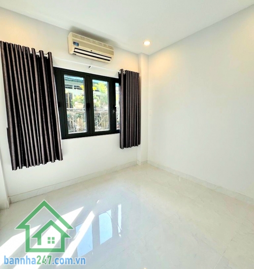 CHỈ 3,5 TỶ – NHÀ 3 TẦNG –DTSD: 54M² HẺM 3M – TRẦN VĂN QUANG – GIÁP QUẬN 10 - 2PN – 2WC * Kết cấu: 1 trệt 2 lầu - DTSD: 54m² * Công năng: 2PN – 2WC * Nhà mới, bố trí hợp lý – xách vali vào ở ngay