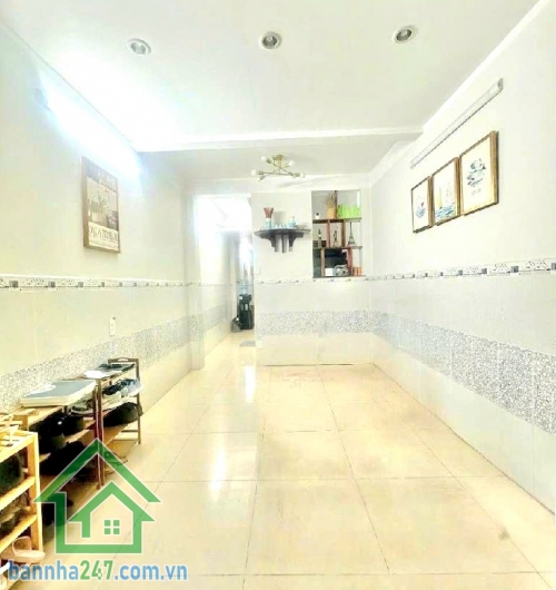 6,9 TỶ – NHÀ ĐẸP KHU CƯ XÁ ĐỒNG TIẾN VIP – QUẬN 103 TẦNG – 4PN – SÁT VẠN HẠNH MALL Thông tin chi tiết:• Diện tích: 41m² (3.1 x 14m) – vuông vức• Kết cấu: 1 trệt 2 lầu, nhà xây kiên cố• Công năng: 4PN – 3WC• Nhà mới đẹp, vào ở ngay – không cần sửa