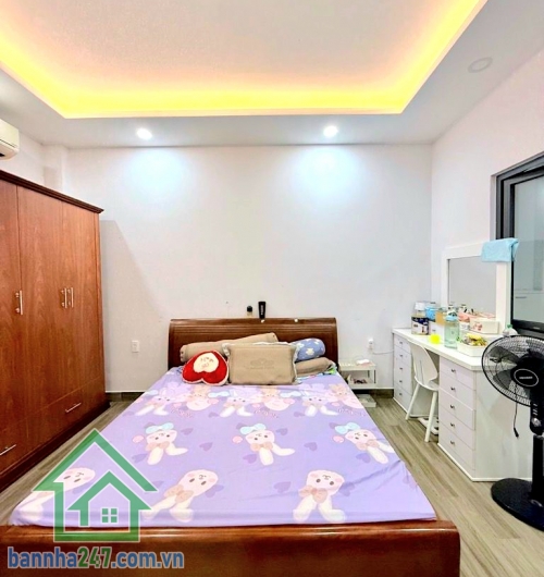 CHỈ 15 TỶ - HẺM XE TẢI - NHÀ ĐẸP 5 TẦNG – NGHĨA PHÁT P. TÂN SƠN NHẤT – KHU DÂN CƯ ĐỒNG BỘ CAO CẤP - 6 PN - 7 WC * Diện tích: 3,9 x 20m, nở hậu 4,3m – phong thủy đẹp * Kết cấu: 1 trệt 3 lầu sân thượng * Công năng: 6 PN – 7 WC