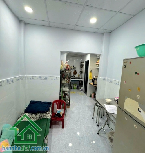 CHỈ 3,7 TỶ – NHÀ MỚI Ở NGAY – 34M² – 2 TẦNG – 2PN – 2WC – HẺM THÔNG THOÁNG Kết cấu: 1 trệt 1 lầu, 2 phòng ngủ, 2 WC (có thể làm thêm 1PN).  Nhà mới đẹp, chỉ việc vào ở.