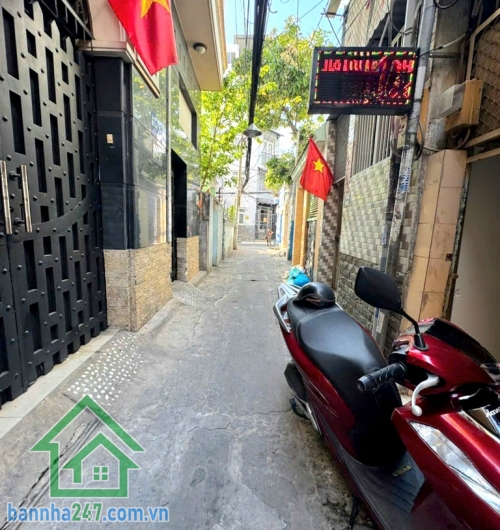 CHỈ 3,7 TỶ – NHÀ MỚI Ở NGAY – 34M² – 2 TẦNG – 2PN – 2WC – HẺM THÔNG THOÁNG Kết cấu: 1 trệt 1 lầu, 2 phòng ngủ, 2 WC (có thể làm thêm 1PN).  Nhà mới đẹp, chỉ việc vào ở.