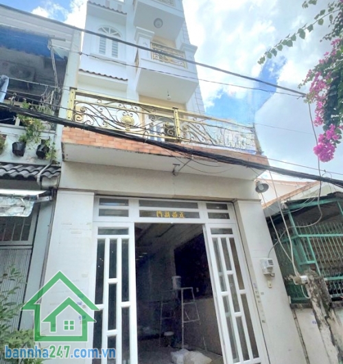 CHỈ 6,3 TỶ – NHÀ MỚI 4 TẦNG – DT 50M² – HXH THÔNG LÔ TƯ, BÌNH TÂN - 4PN – 3WC DT: 4 x 12,5m (50m²) Kết cấu: 1 trệt 3 lầu – BTCT vững chắc 4PN – 3WC – phòng thờ...
