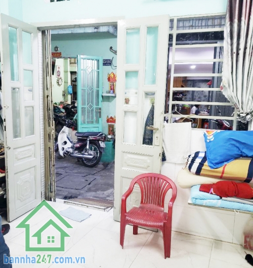 CHỈ HƠN 3 TỶ – NHÀ 2 TẦNG LẠC LONG QUÂN, QUẬN 11 – HẺM 4M THÔNG, CÔNG NHẬN ĐỦ Diện tích: 3,25 x 7,25m, sổ hồng riêng, công nhận đủ. Kết cấu: 1 trệt, 1 gác suốt