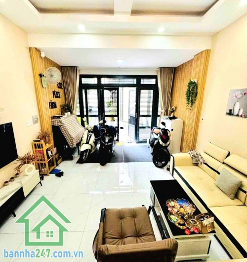 CHỈ 9,3 TỶ – GẦN NHÀ THỜ TÂN HƯƠNG TÂN PHÚ – HẺM 8M – Ô TÔ NGỦ TRONG NHÀ – DT: (4,5 x 12) 4 TẦNG BTCT - 5 PN - 5 WC - TẶNG FULL NỘI THẤT CAO CẤP