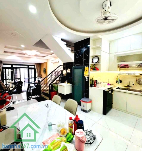 CHỈ 9,3 TỶ – GẦN NHÀ THỜ TÂN HƯƠNG TÂN PHÚ – HẺM 8M – Ô TÔ NGỦ TRONG NHÀ – DT: (4,5 x 12) 4 TẦNG BTCT - 5 PN - 5 WC - TẶNG FULL NỘI THẤT CAO CẤP