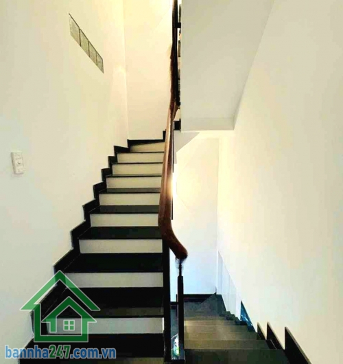 CHỈ 9,3 TỶ – GẦN NHÀ THỜ TÂN HƯƠNG TÂN PHÚ – HẺM 8M – Ô TÔ NGỦ TRONG NHÀ – DT: (4,5 x 12) 4 TẦNG BTCT - 5 PN - 5 WC - TẶNG FULL NỘI THẤT CAO CẤP