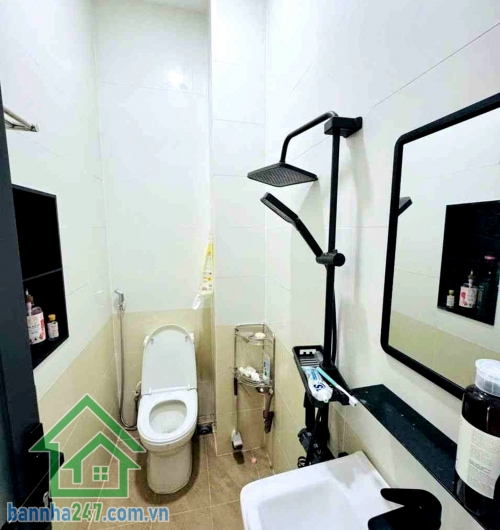 CHỈ 9,3 TỶ – GẦN NHÀ THỜ TÂN HƯƠNG TÂN PHÚ – HẺM 8M – Ô TÔ NGỦ TRONG NHÀ – DT: (4,5 x 12) 4 TẦNG BTCT - 5 PN - 5 WC - TẶNG FULL NỘI THẤT CAO CẤP