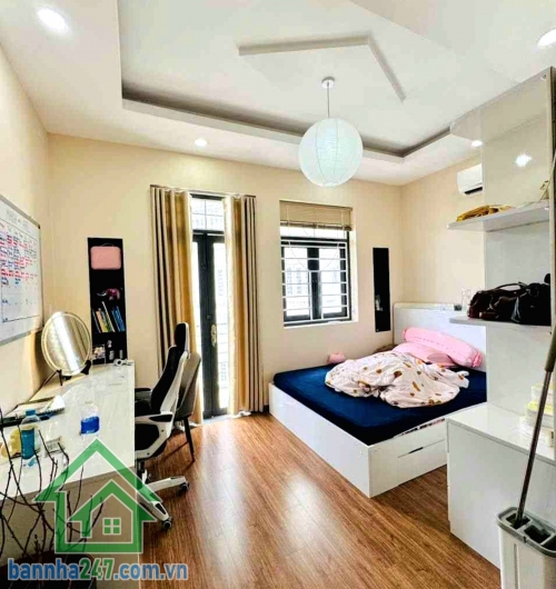 CHỈ 9,3 TỶ – GẦN NHÀ THỜ TÂN HƯƠNG TÂN PHÚ – HẺM 8M – Ô TÔ NGỦ TRONG NHÀ – DT: (4,5 x 12) 4 TẦNG BTCT - 5 PN - 5 WC - TẶNG FULL NỘI THẤT CAO CẤP
