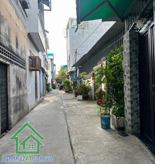 CHỈ 4,45 TỶ – HXH 4M THÔNG – KHU VIP TÂN PHÚ – 3PN – CÓ DÒNG TIỀN • Diện tích: 40m² • Kết cấu: 1 trệt – 1 lửng – 1 lầu • Công năng: 3 PN – 3 WC • Có sân để xe rộng rãi