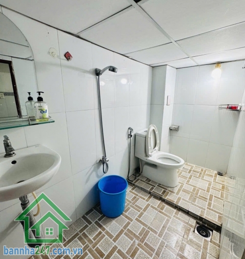 CHỈ 4,45 TỶ – HXH 4M THÔNG – KHU VIP TÂN PHÚ – 3PN – CÓ DÒNG TIỀN • Diện tích: 40m² • Kết cấu: 1 trệt – 1 lửng – 1 lầu • Công năng: 3 PN – 3 WC • Có sân để xe rộng rãi