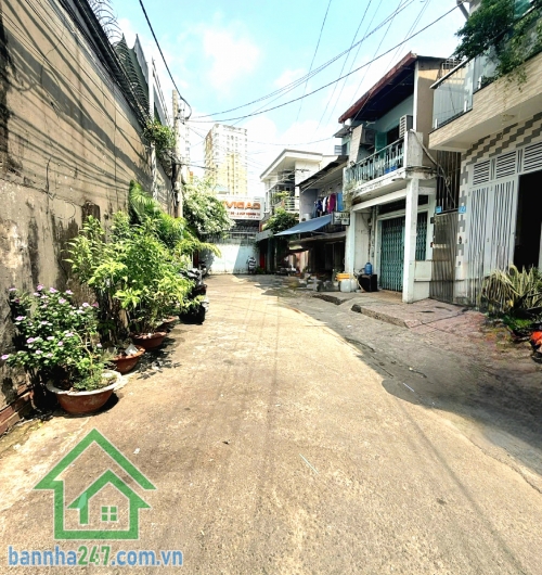 CHỈ 3,2 TỶ – HẺM XE HƠI – CÁCH 2 CĂN RA MẶT TIỀN THOẠI NGỌC HẦU – NHÀ 3 TẦNG Ở NGAY - 2PN - 2WC