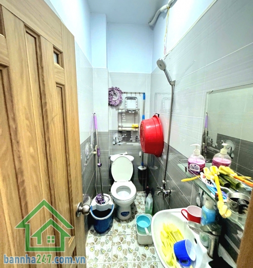 CHỈ NHỈNH 3 TỶ - NHÀ 2 TẦNG CÒN MỚI - HẺM XE TẢI 5M THÔNG - KỀ BÊN LÊ VĂN QUỚI - CÁCH NGÃ TƯ BỐN XÃ CHỈ 200M