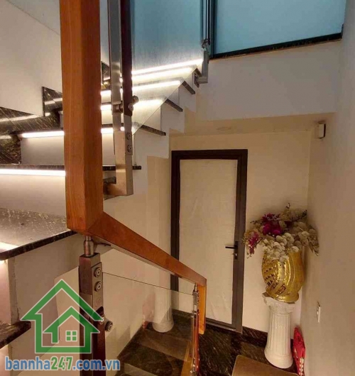 NHÀ ĐẸP HẺM XE TẢI ĐỒNG HỒ – NGANG HƠN 6M HIẾM GẶP – Ở NGAY – KINH DOANH TỐT – CHỈ 6,4 TỶ TL