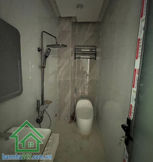 CHỈ 6,8 TỶ - HẺM 4M THÔNG – GIÁP TÂN PHÚ - DT: 65.5M² - NHÀ 3 TẦNG BTCT – (6,75 x 9,47)M – GẦN NGÃ TƯ BỐN XÃ - 4PN KHÉP KÍN - 5 WC
