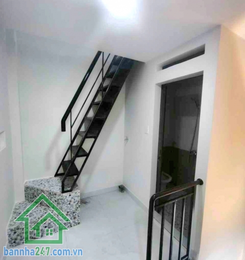 CHỈ 3,2 TỶ – LẠC LONG QUÂN – GẦN BẢY HIỀN – NHÀ MỚI XÂY 3 TẦNG – 2PN – SỔ RIÊNG