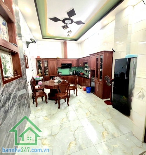 CHỈ 5,98 TỶ – NGAY LÊ VĂN QUỚI – ĐƯỜNG RỘNG 2 XE TẢI TRÁNH NHAU – NHÀ 4 TẦNG – NGANG 4M DÀI 16M – 4PN – 5WC - SỔ VUÔNG VỨC ĐẸP