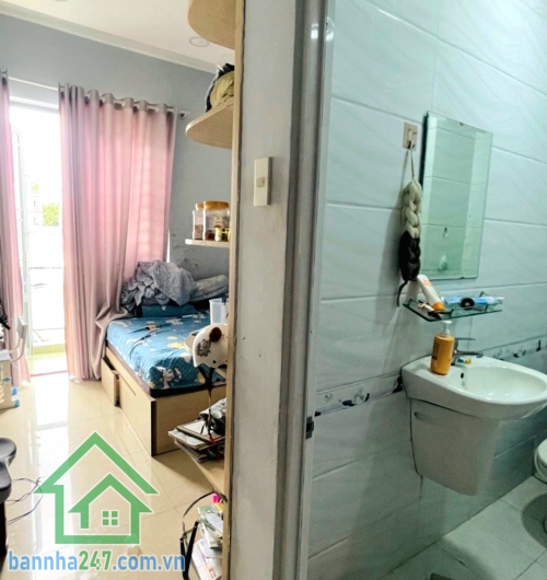 CHỈ 5,85 TỶ – HẺM XE TẢI THẲNG 1 TRỤC – CÁCH VÀI CĂN RA MẶT TIỀN – 42M² – 5 TẦNG – 5PN – 6WC