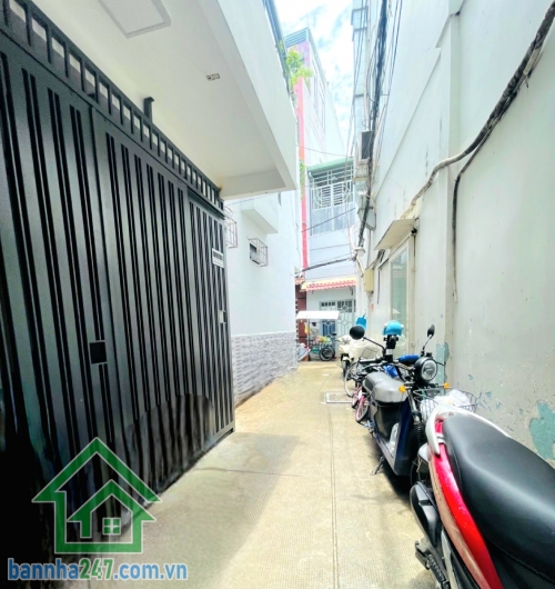 CHỈ 2,98 TỶ – NHÀ 3 TẦNG – NGAY BẢY HIỀN – LẠC LONG QUÂN – NI SƯ HUỲNH LIÊN – 2PN – 2WC – SỔ HỒNG RIÊNG - DTSD: 53M²