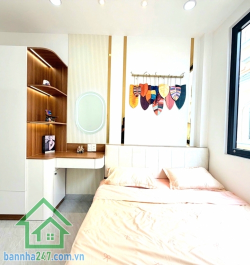 CHỈ 5,95 TỶ – HUỲNH VĂN BÁNH PHÚ NHUẬN – 5 TẦNG BTCT – 100M² – 3PN 4 WC – SÂN THƯỢNG VIEW ĐẸP