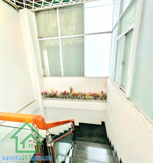 CHỈ 11 TỶ – MẶT TIỀN KHU HỌ LÊ – GẦN LÊ THÚC HOẠCH – 68M² – 4 TẦNG – 5PN - 6WC – Ô TÔ ĐẬU ĐỖ THOẢI MÁI