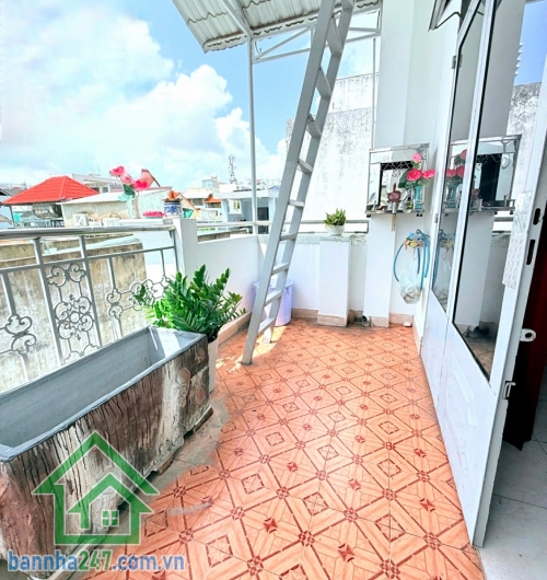 CHỈ 6,2 TỶ – NGAY GA METRO NGUYỄN HỒNG ĐÀO – KHU VIP BÀU CÁT – 61M² – 3 TẦNG – 4PN – 3WC – XE HƠI NHÀ