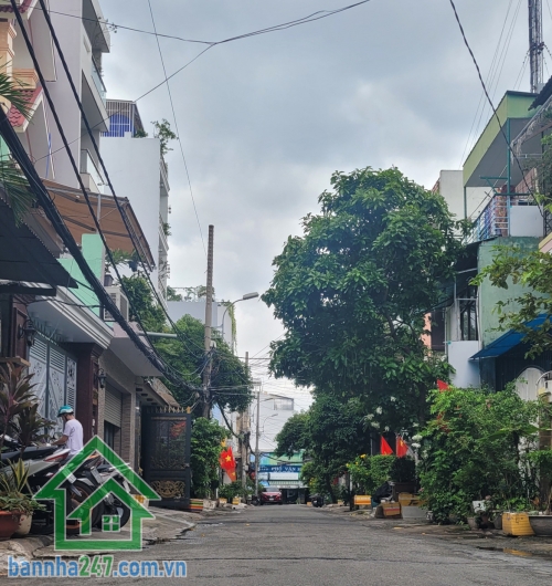 CHỈ 10,5 TỶ – GÓC 2MT HẺM 8M NHỰA – TÂN THÀNH, TÂN PHÚ – DÒNG TIỀN 25TR/THÁNG DT: 47m² (4x14m). Kết cấu: 3 tầng kiên cố, 6PN – 6WC. Hiện đang cho thuê thu nhập 25 triệu/tháng. 