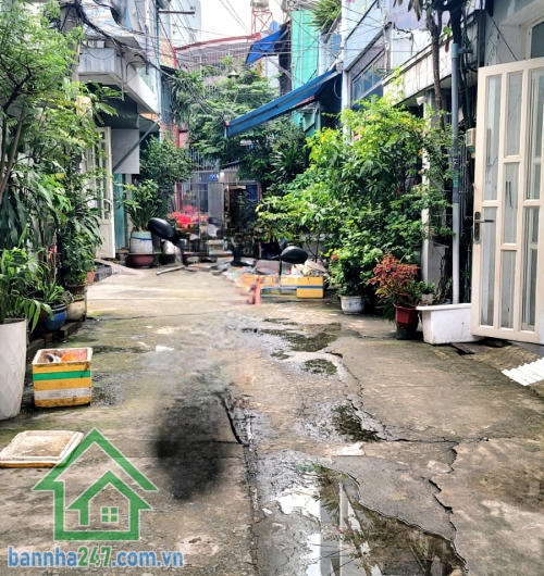 HẺM XE HƠI - Ô TÔ ĐỖ CỬA - VỊ TRÍ ĐẸP - NHÀ 2 TẦNG CHỈ 3,5 TỶ Vị trí trung tâm quận Tân Bình, giáp Q10, Q11, Tân Phú.Gần khu Bàu Cát, sát hẻm xe hơi, thuận lợi di chuyển.