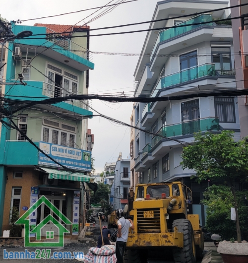 HẺM XE HƠI - Ô TÔ ĐỖ CỬA - VỊ TRÍ ĐẸP - NHÀ 2 TẦNG CHỈ 3,5 TỶ Vị trí trung tâm quận Tân Bình, giáp Q10, Q11, Tân Phú.Gần khu Bàu Cát, sát hẻm xe hơi, thuận lợi di chuyển.