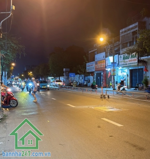 MẶT TIỀN TRƯỜNG CHINH – KINH DOANH CỰC ĐỈNH – 4 TẦNG – 6PN – CHỈ VIỆC VẬN HÀNH Đường Trường Chinh – lộ giới 20m có lề – kinh doanh ngày đêm siêu sầm uất. 