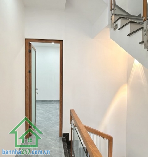BÁN NHÀ PHỐ CAO CẤP – LÊ VĂN QUỚI, BÌNH TÂN – 5 TẦNG – 4PN 5WC – ĐƯỜNG XE HƠI – GIÁ CHỈ 6.3 TỶ * Vị trí: Trung tâm Bình Tân, hẻm 413 Lê Văn Quới, ngay giáp Tân Bình. 