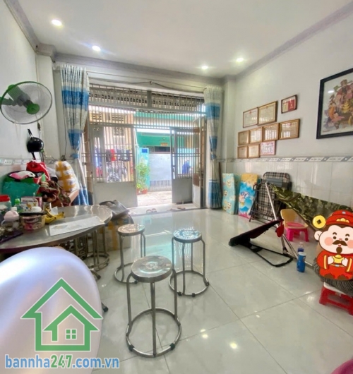 CHỈ 4.85 TỶ – NHÀ 2 TẦNG – HẺM XE HƠI – SƠN KỲ, TÂN PHÚ – 52M² Diện tích: 4 x 13m, sổ vuông vức, công chứng ngay. Kết cấu: 2 tầng, 2PN, 2WC, nhà gọn gàng đầy đủ công năng. Hẻm xe hơi, hẻm cụt an ninh – yên tĩnh.
