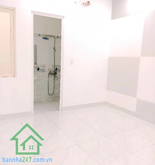 CHỈ 6,8 TỶ – HXH THÔNG – KHU PHÂN LÔ CAO TẦNG – 4PN MASTER HƯƠNG LỘ 2 – LÊ VĂN QUỚI – NGÃ TƯ BỐN XÃ – GIÁP TÂN PHÚ Diện tích: 54m² (4m x 13.5m) – vuông vức Kết cấu: Trệt + 2 Lầu + Sân thượng. 4 phòng ngủ MASTER khép kín - 5 WC