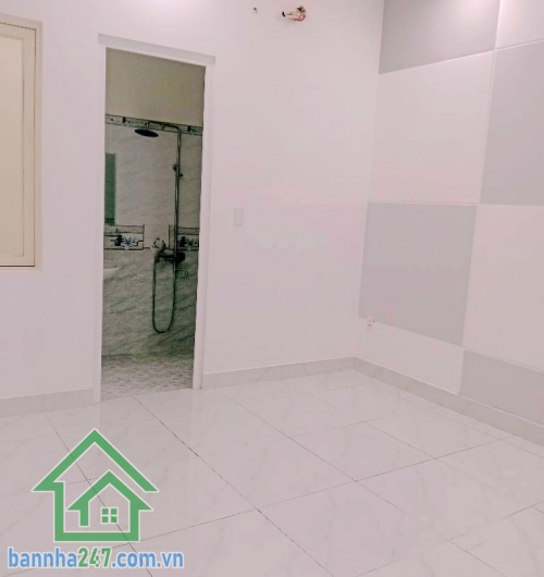 CHỈ 6,8 TỶ – HXH THÔNG – KHU PHÂN LÔ CAO TẦNG – 4PN MASTER HƯƠNG LỘ 2 – LÊ VĂN QUỚI – NGÃ TƯ BỐN XÃ – GIÁP TÂN PHÚ Diện tích: 54m² (4m x 13.5m) – vuông vức Kết cấu: Trệt + 2 Lầu + Sân thượng. 4 phòng ngủ MASTER khép kín - 5 WC
