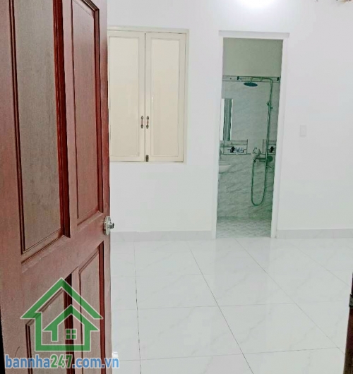 CHỈ 6,8 TỶ – HXH THÔNG – KHU PHÂN LÔ CAO TẦNG – 4PN MASTER HƯƠNG LỘ 2 – LÊ VĂN QUỚI – NGÃ TƯ BỐN XÃ – GIÁP TÂN PHÚ Diện tích: 54m² (4m x 13.5m) – vuông vức Kết cấu: Trệt + 2 Lầu + Sân thượng. 4 phòng ngủ MASTER khép kín - 5 WC