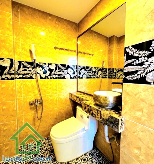 CHỈ 5,59 TỶ – SIÊU PHẨM TÂN BÌNH – NHÀ 3 TẦNG - DT: 46M² FULL NỘI THẤT – 4PN, 5WC  Nhà đẹp full nội thất, mua là ở ngay – xem là mê Vị trí Tân Bình Hẻm thông