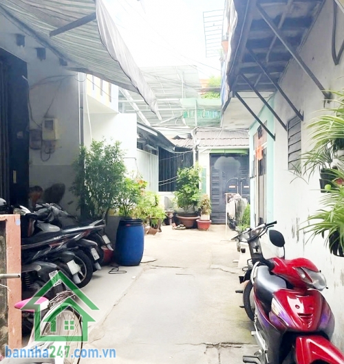 CHỈ 3,1 TỶ – NHÀ 2 TẦNG TRUNG TÂM TÂN PHÚ – DT: 32M2 - ĐANG CHO THUÊ 6TR/THÁNG – NGÂN HÀNG HỖ TRỢ VAY HƠN 2 TỶ Kết cấu: 2 Tầng (1 trệt 1 lầu), gồm 2PN, bếp, WC