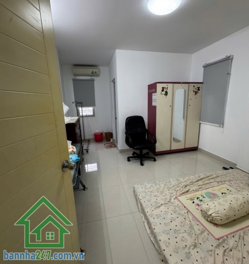 Chỉ 8.1 TỶ - CĂN GÓC 3 MẶT TIỀN – HẺM Ô TÔ – TÂN BÌNH - GIÁP QUẬN 10. Diện tích thực tế 76m², công nhận 46m² – nở hậu 5.1m. Nhà 1 trệt 2 lầu + sân thượng