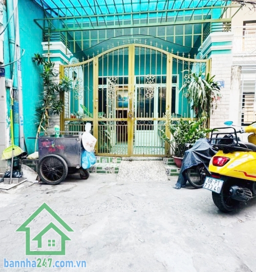 TÂN BÌNH – NHÀ ĐẸP 2 TẦNG – NGANG 4,5M HIẾM – CHỈ 5,2 TỶ Diện tích 58m², ngang 4,5m rất hiếm trong khu vực. Kết cấu 1 trệt + 1 lửng, bố trí 2PN – WC, phòng khách, bếp, sân để xe rộng thoáng