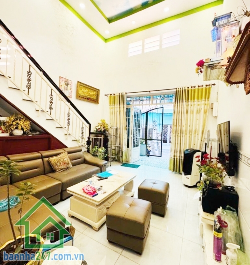 TÂN BÌNH – NHÀ ĐẸP 2 TẦNG – NGANG 4,5M HIẾM – CHỈ 5,2 TỶ Diện tích 58m², ngang 4,5m rất hiếm trong khu vực. Kết cấu 1 trệt + 1 lửng, bố trí 2PN – WC, phòng khách, bếp, sân để xe rộng thoáng