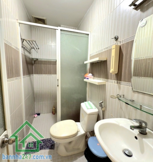 CHỈ 6,8 TỶ - TÂN BÌNH – NHÀ HXH 5M – 2 TẦNG ĐẸP – TẶNG FULL NỘI THẤT – CÓ THUÊ 12TR/TH  Khu vực Tân Bình, hẻm xe hơi rộng 5m – vào tận cửa Diện tích: 44m² (4 x 11m