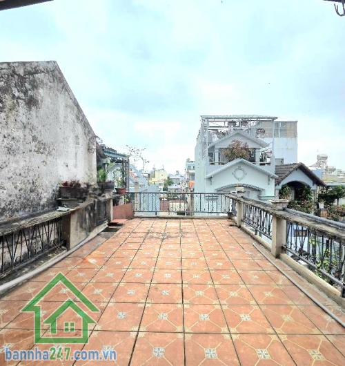 CHỈ 7 TỶ – SIÊU PHẨM 5 TẦNG NGAY P.6 TÂN BÌNH – HẺM THẲNG 1 TRỤC – VÀI BƯỚC RA MẶT TIỀN – DT: 50M² (4x13)m – NHÀ ĐẸP Ở NGAY! Kết cấu: 1 trệt, 1 lửng, 2 lầu, sân thượng. 