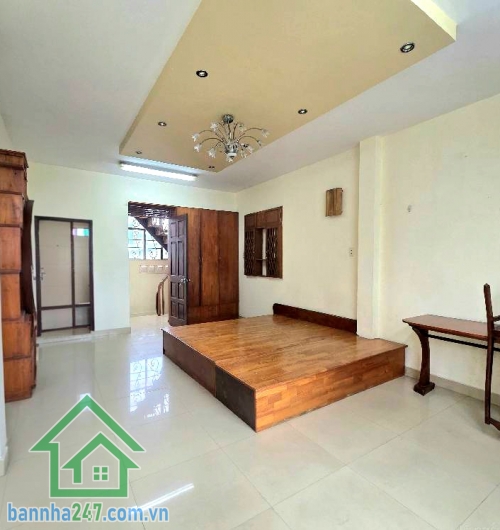 CHỈ 7 TỶ – SIÊU PHẨM 5 TẦNG NGAY P.6 TÂN BÌNH – HẺM THẲNG 1 TRỤC – VÀI BƯỚC RA MẶT TIỀN – DT: 50M² (4x13)m – NHÀ ĐẸP Ở NGAY! Kết cấu: 1 trệt, 1 lửng, 2 lầu, sân thượng. 