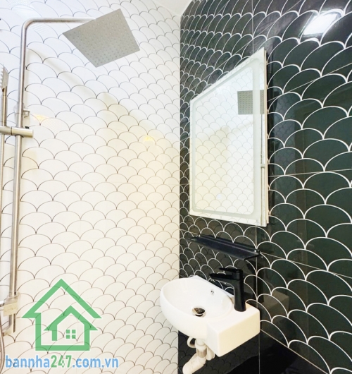 CHỈ 4 TỶ – NHÀ 3 TẦNG LÊ ĐẠI HÀNH, QUẬN 11 – HẺM THÔNG, DÂN TRÍ CAO Vị trí đẹp, hẻm 1/ đường Lê Đại Hành, P.7, Quận 11. Diện tích 18m2 (2.3 x 10), sổ vuông, không ngập úng. 