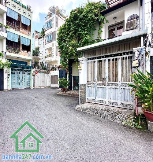 HẺM 8M – THÀNH THÁI, QUẬN 10 – NHÀ 3 TẦNG – CHỈ 8,8 TỶ * Diện tích: 36m², vuông vức đẹp. * Kết cấu: 1 trệt 2 lầu, nhà kiên cố, vào ở ngay. * Hẻm rộng 8m, ô tô tránh thoải mái.