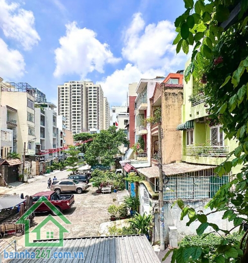 HẺM 8M – THÀNH THÁI, QUẬN 10 – NHÀ 3 TẦNG – CHỈ 8,8 TỶ * Diện tích: 36m², vuông vức đẹp. * Kết cấu: 1 trệt 2 lầu, nhà kiên cố, vào ở ngay. * Hẻm rộng 8m, ô tô tránh thoải mái.